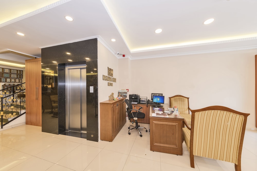 Magnaura House Hotel 7/53