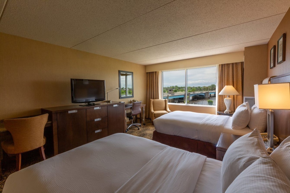 DoubleTree by Hilton Hotel Bay City - Riverfront 17/81