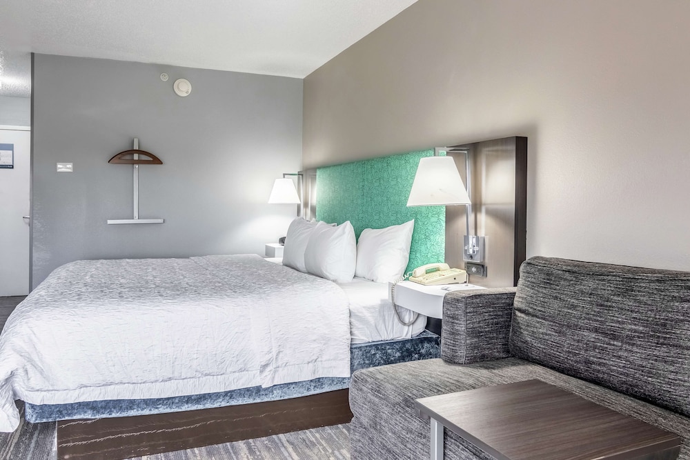 Hampton Inn Youngstown - North 22/80