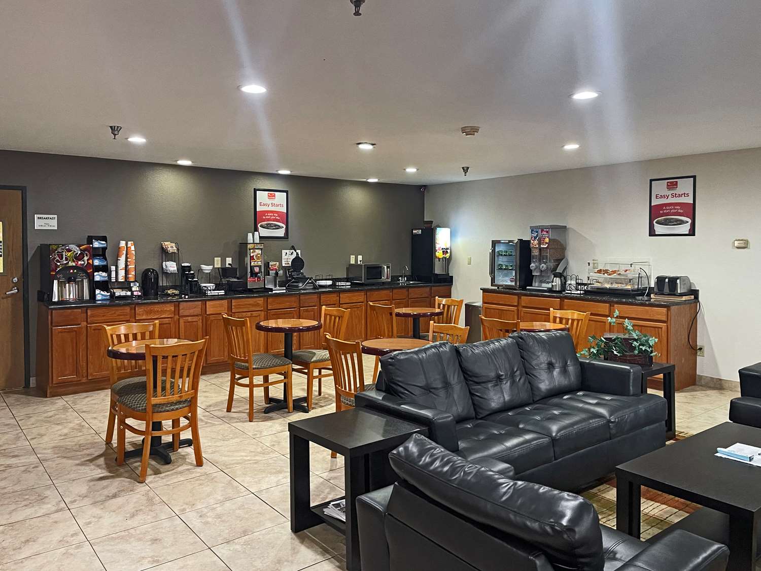 Econo Lodge Chillicothe IL 13/25