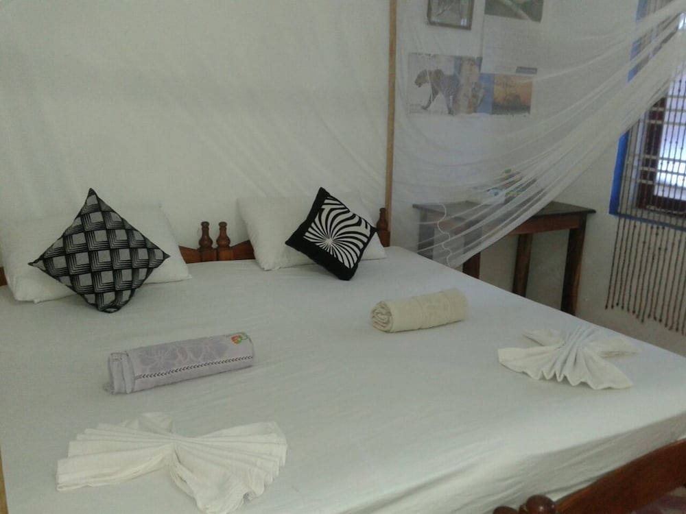 Star Rest Beach Hotel Arugambay 14/50