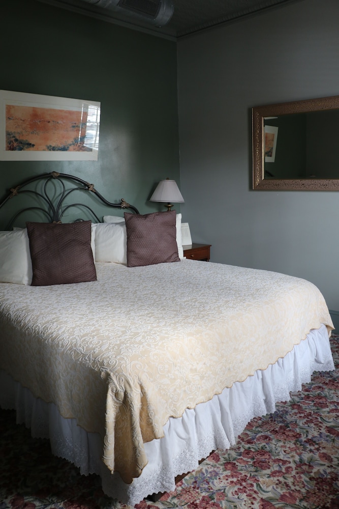 The Blackhawk Hotel 20/50