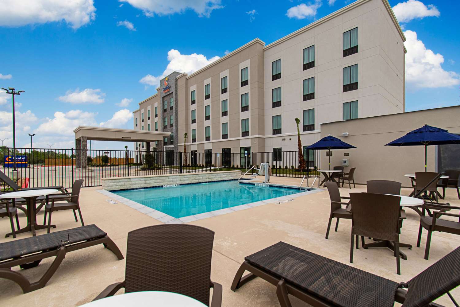 Comfort Suites Humble Houston IAH 42/43