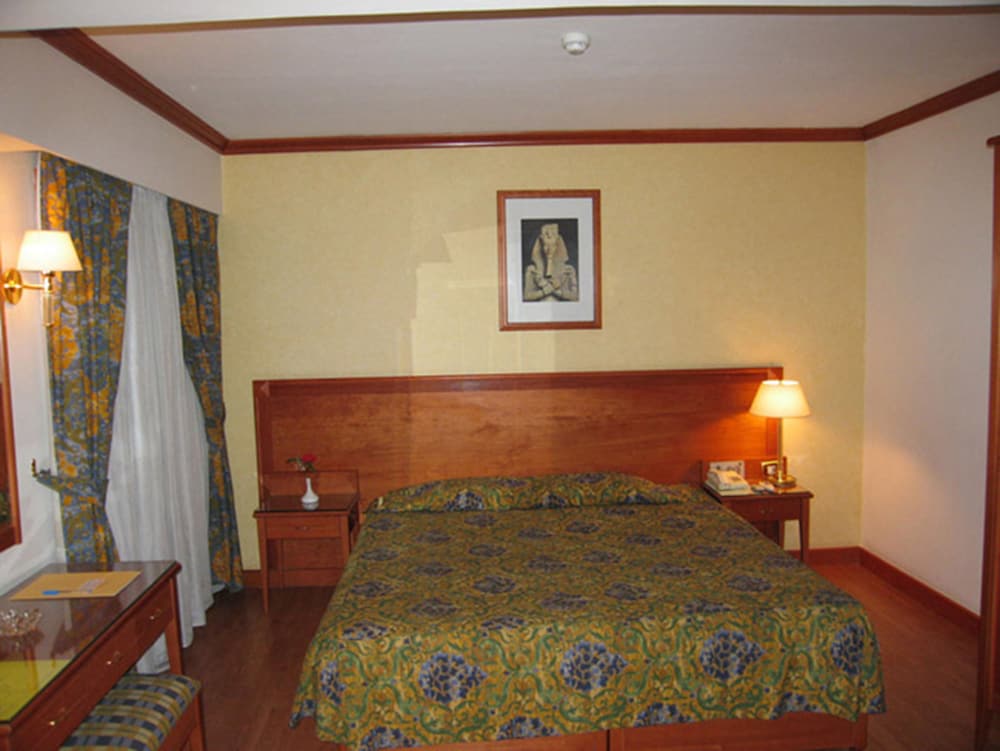 New Phillip Hotel Luxor 11/39