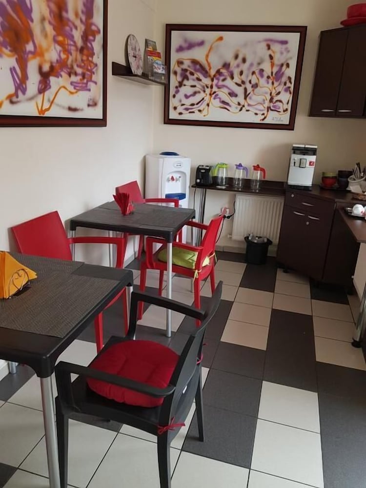 Tranzzit Hotel 38/44