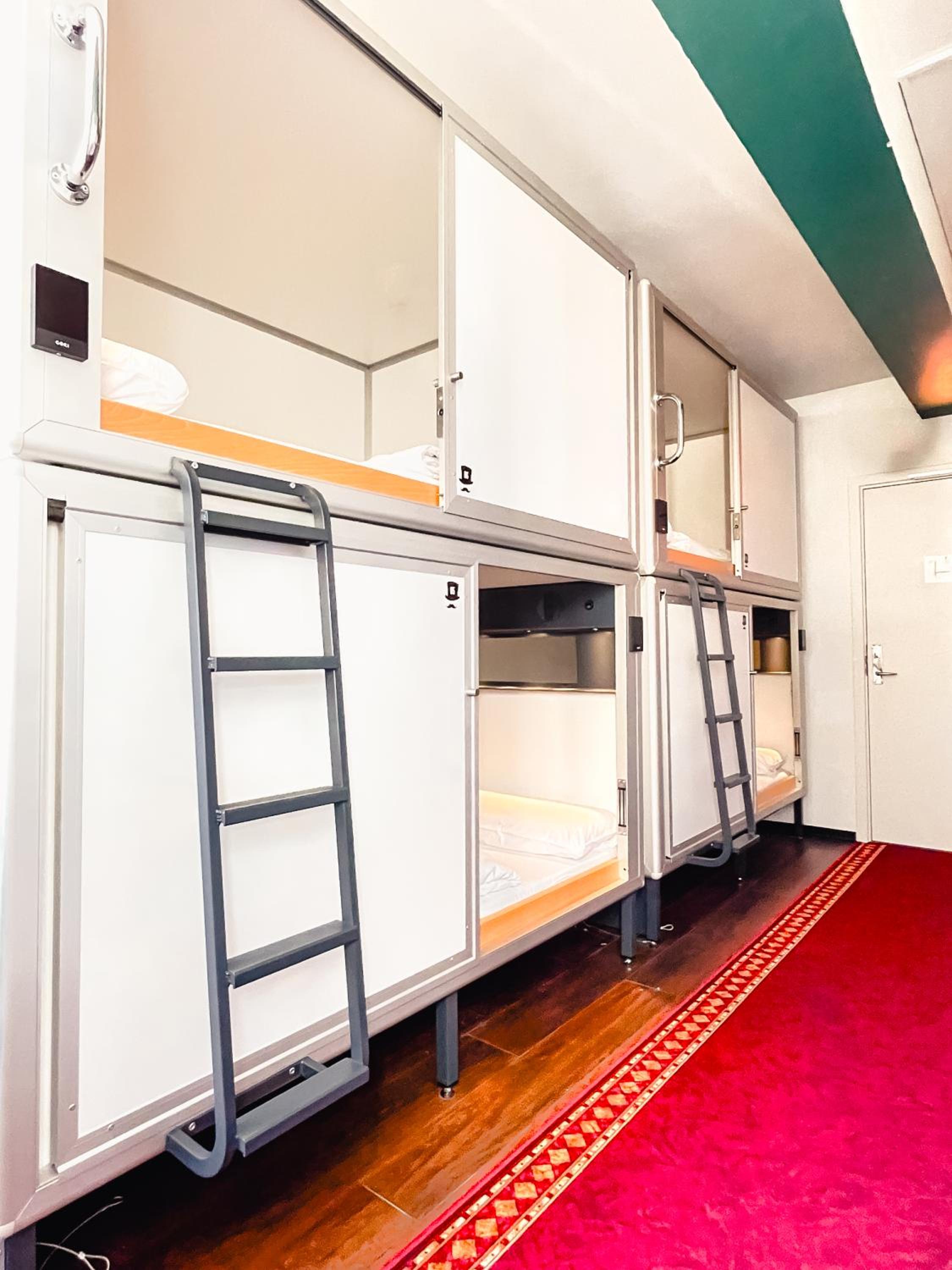 Room, Double Bed, Private Capsule, High Floor