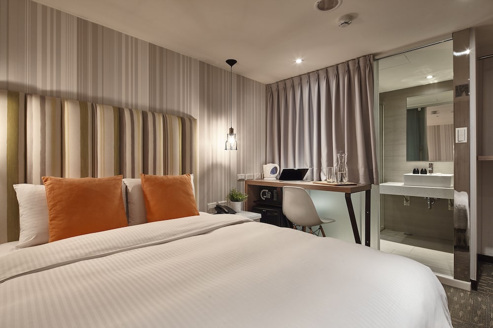 ECONOMY, DOUBLE BED, NO WINDOW