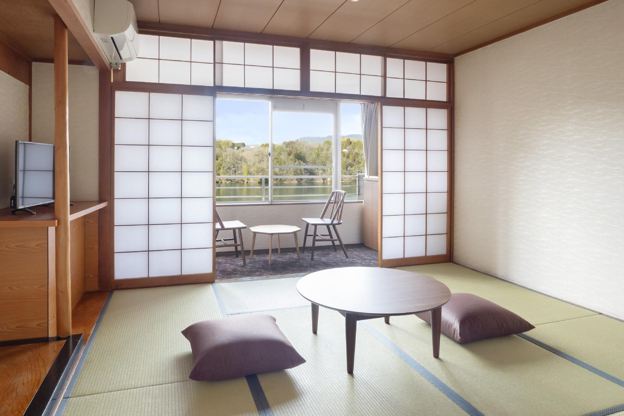 Japanese, Standard, 5 Futon Beds, Indoor Bath