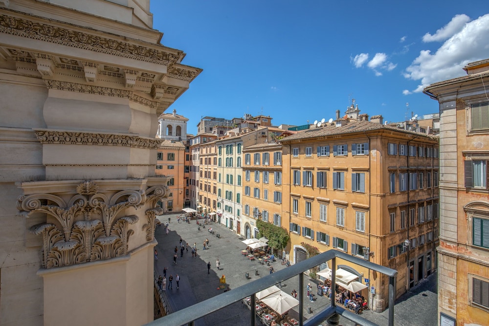 9 Hotel Cesari 82/85