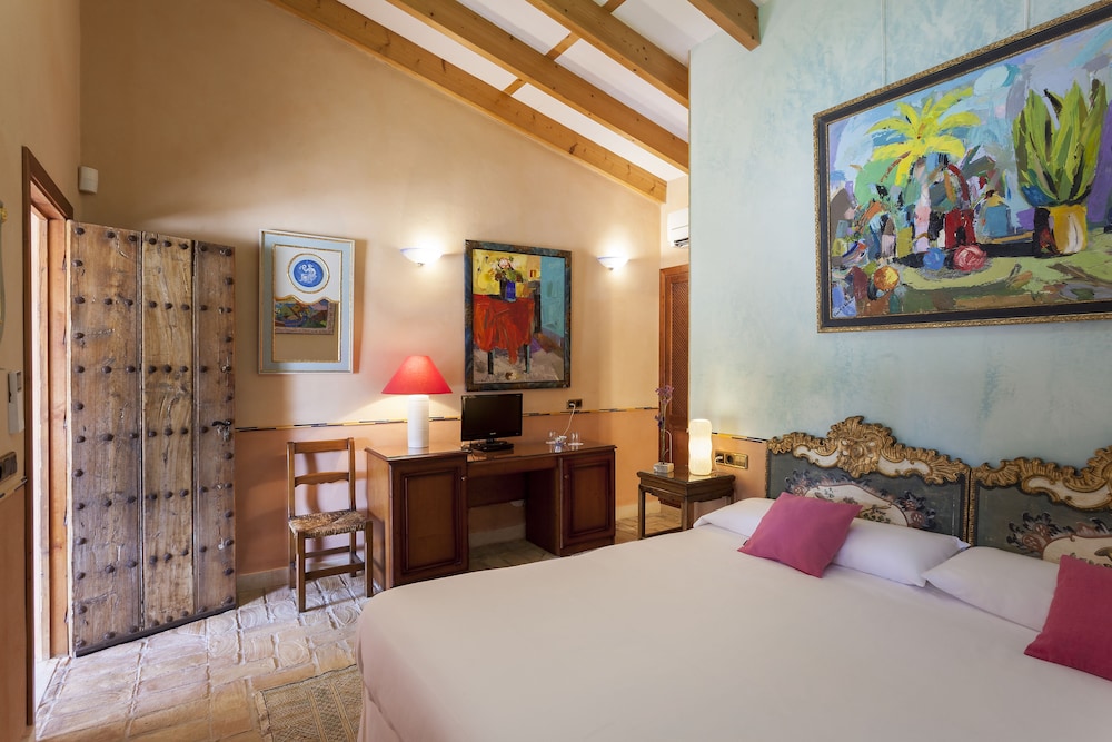Es Revellar Art Resort - Adults Only 88/110
