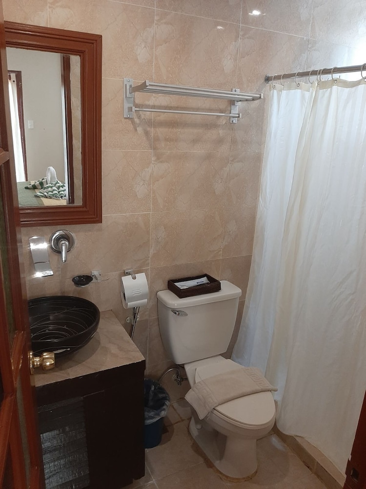 THE SITIO VILLAS AND SUITES 31/34