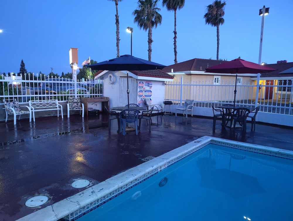 Holiday Motel Oakdale 36/66