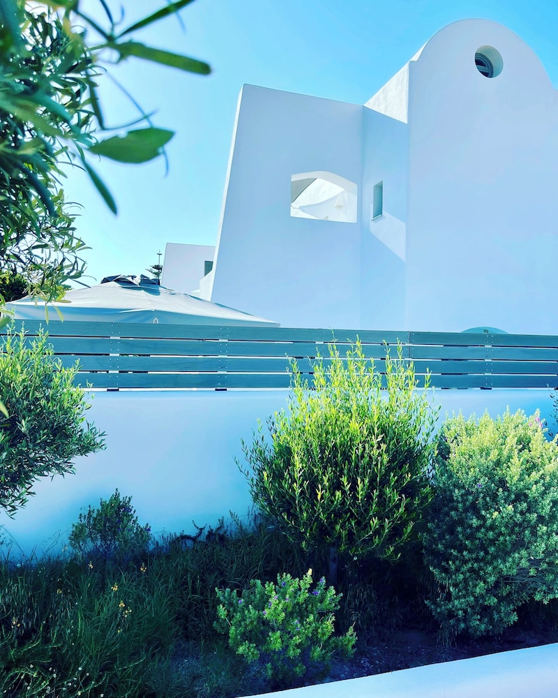 White Harmony Suites 58/69