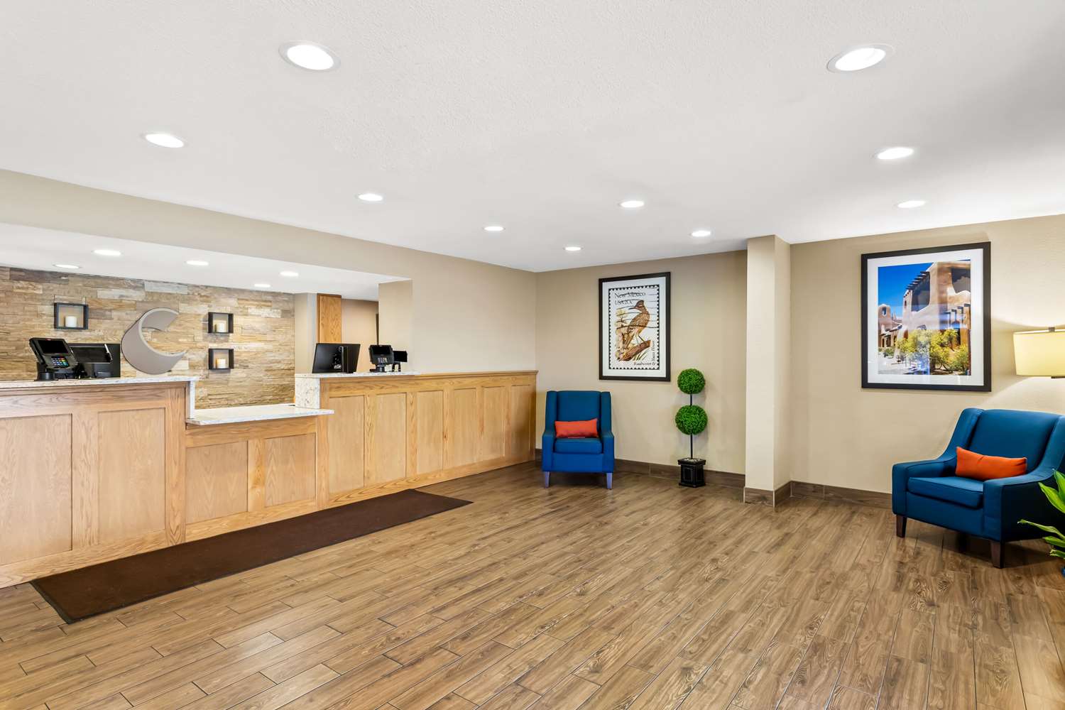 Comfort Inn and Suites Albuquerque Downtown 2/17
