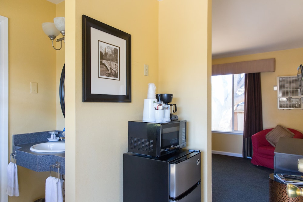 Sea Breeze Inn And Cottages 43/75