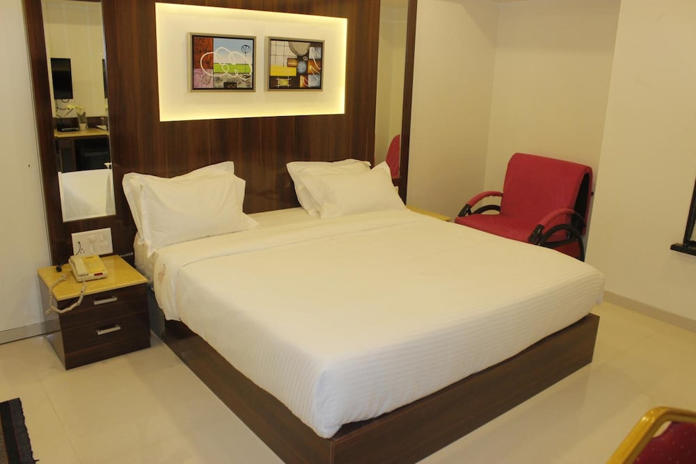 The Grand Tulip, Swargate 13/30