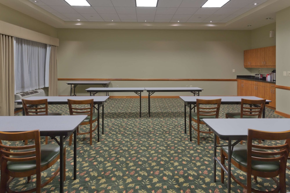 Country Inn & Suites by Radisson, Baltimore BWI Airport 38/40