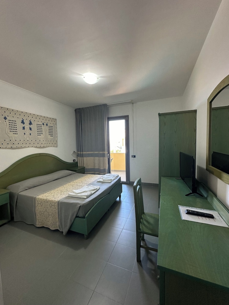 STANDARD, DOUBLE OR TWIN BED