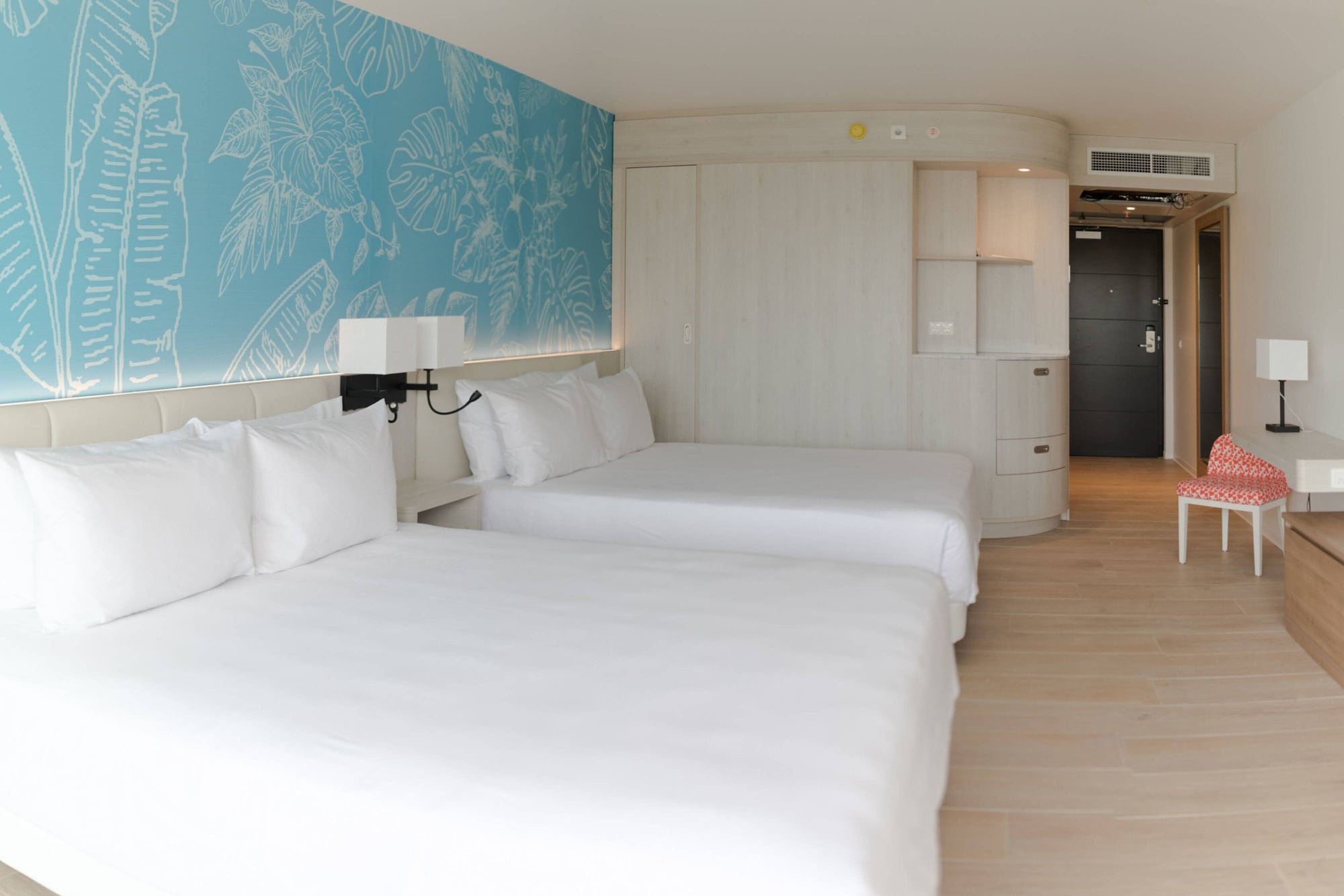 Room, 2 Queen Beds, Garden View, Balcony