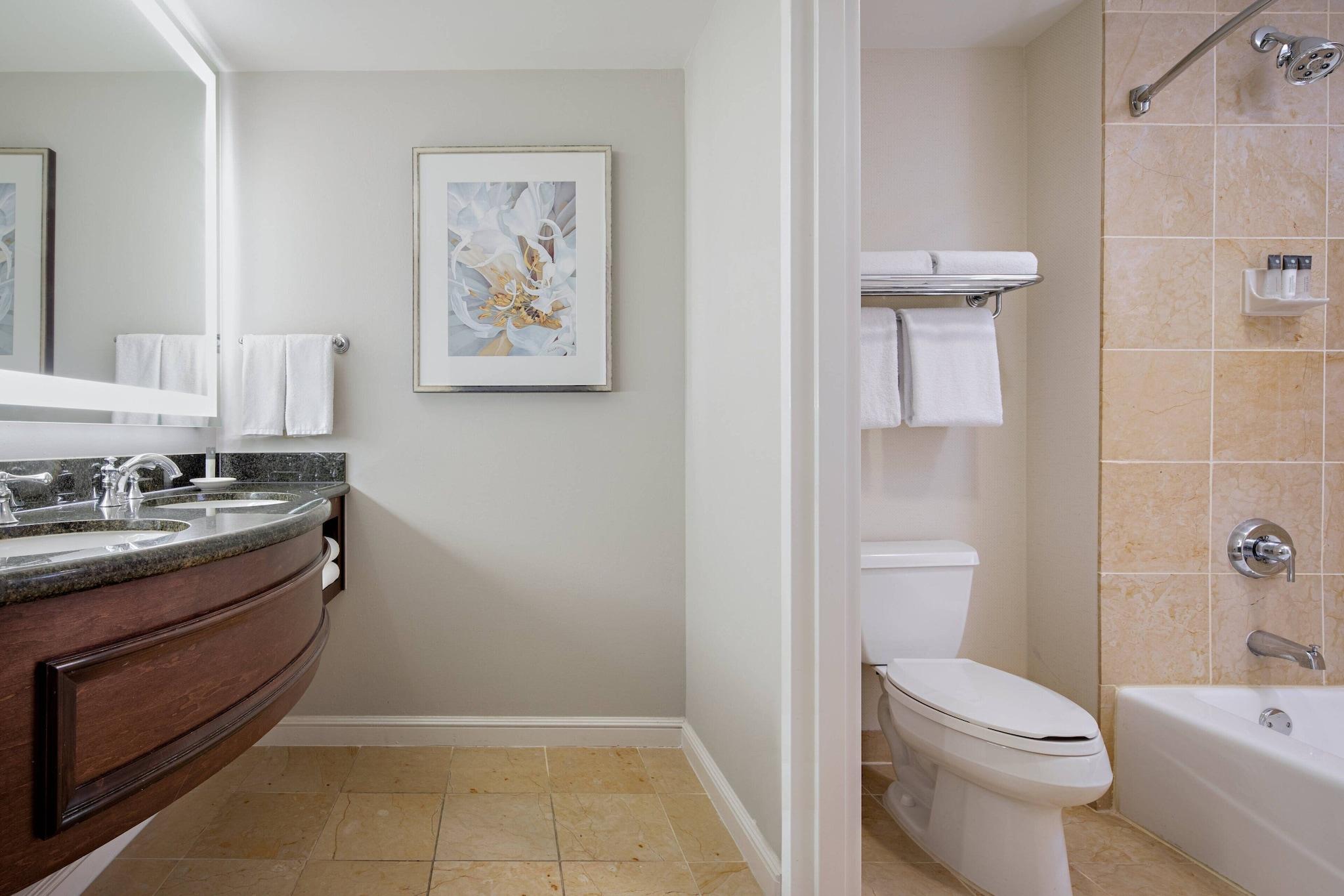 Room, Double Bed, Bay View، Gaylord Palms Resort & Convention Center 3/4