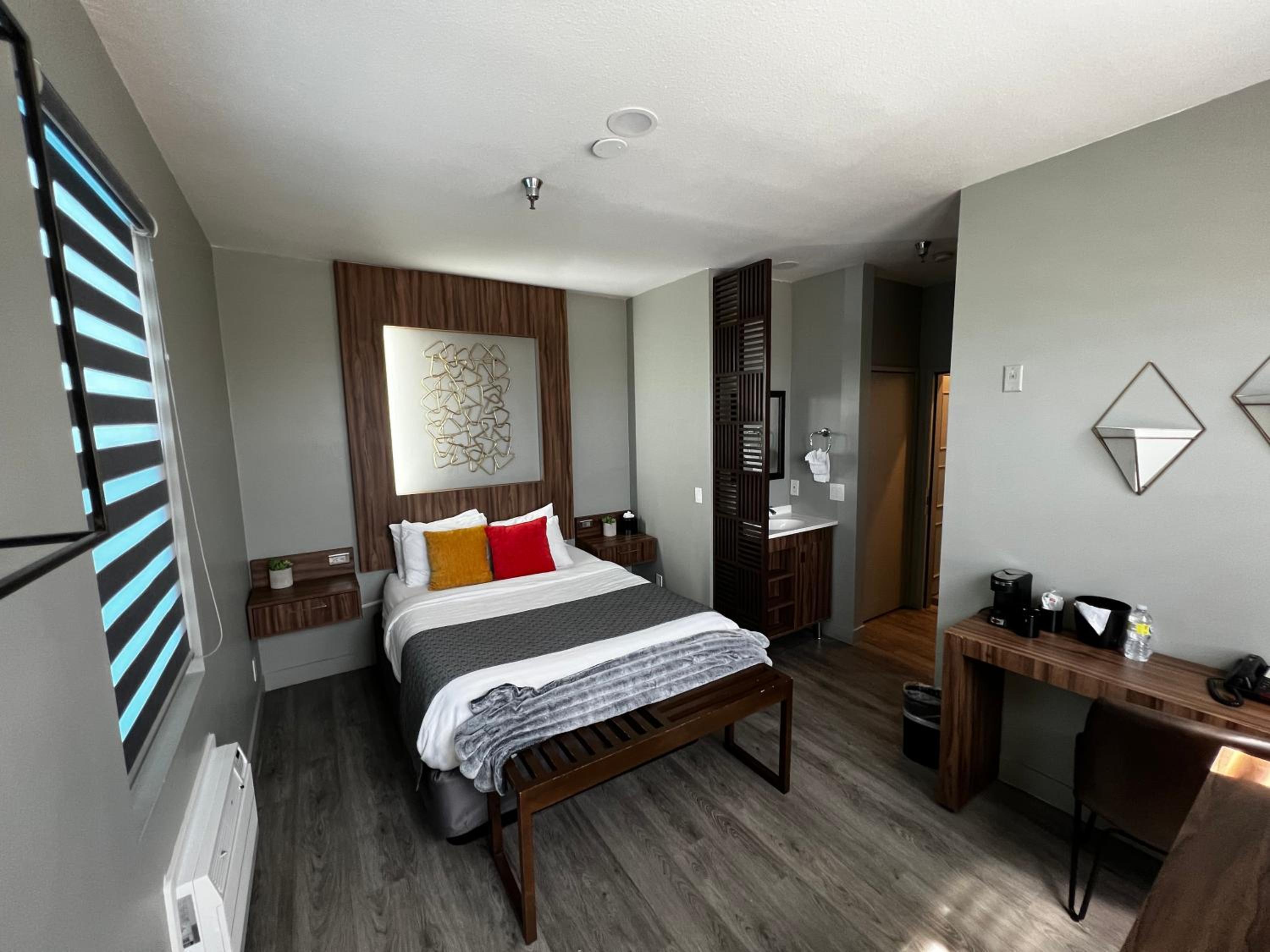 Room, Double Bed, Pet Friendly, Urban Boutique Hotel 6/10