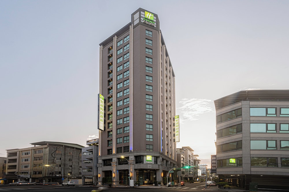 Holiday Inn Express Kaohsiung Love River 2/49