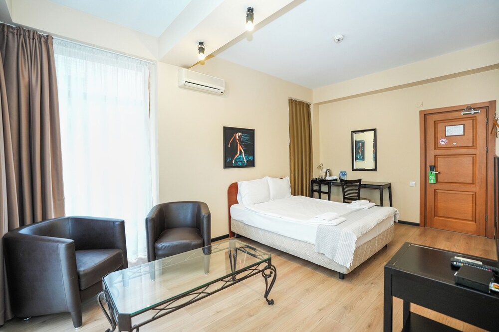 Andza Tbilisi Hotel 28/84