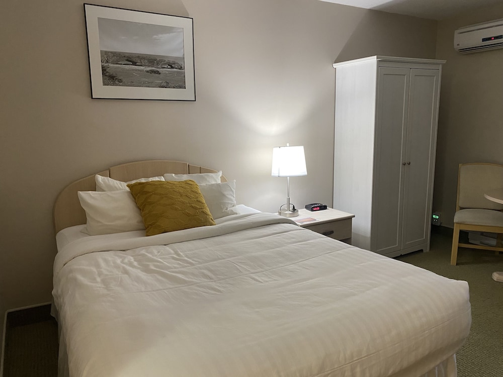 Ocean View Hotel 7/50