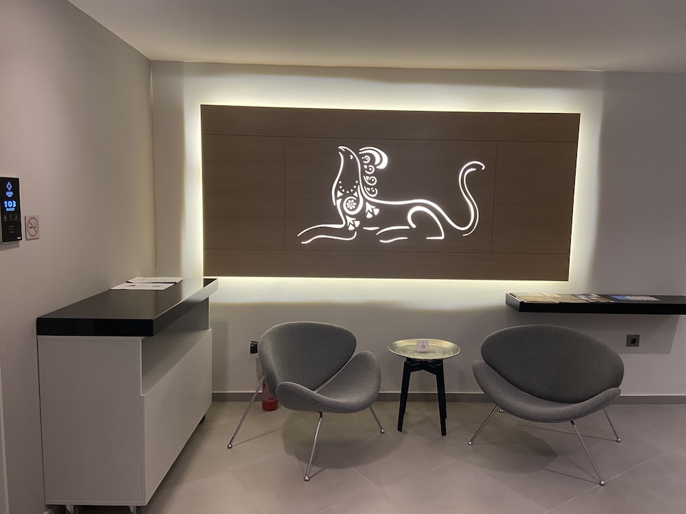 Lavris City Suites 2/50