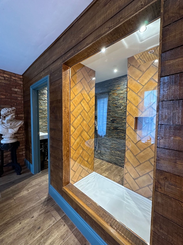 OYO The Townhouse 42/70