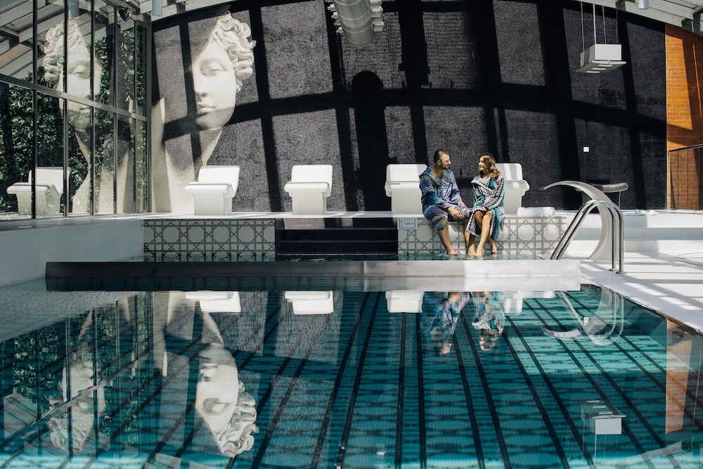 swimming pool spa