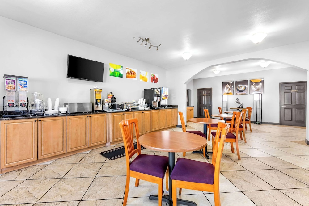 Quality Inn Lawrenceburg, TN 20/31