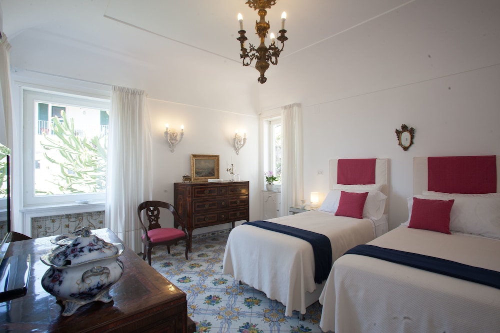 SUITE, PARTIAL SEA VIEW, BALCONY