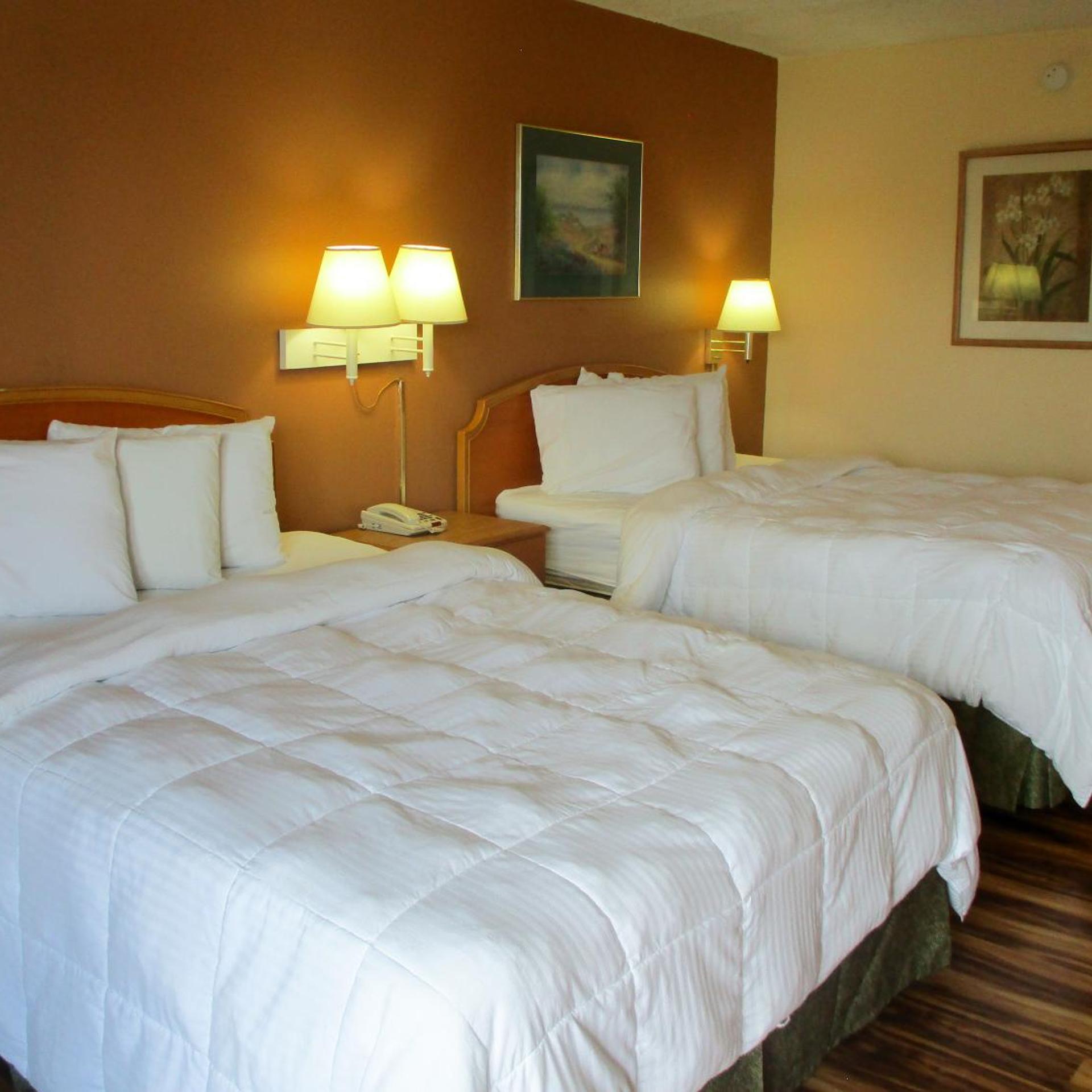 2 Queen Beds - Mobility Accessible Tub Nsmk