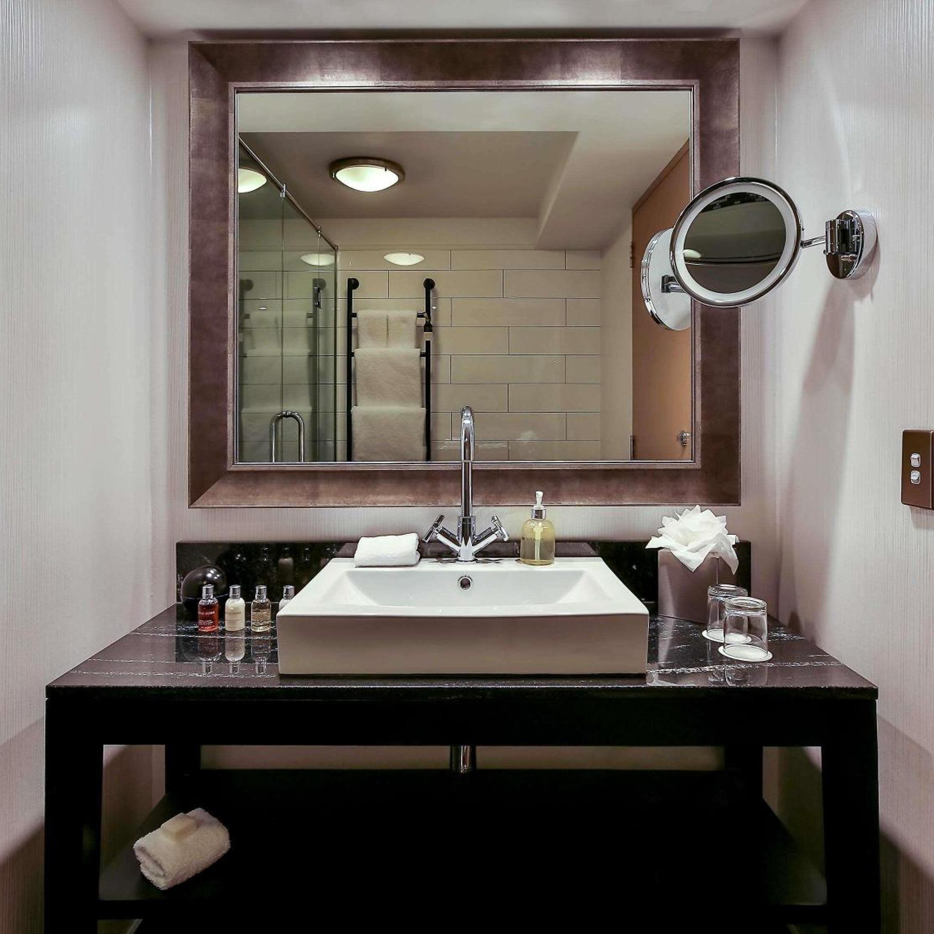 St Moritz, King Bed, Lake View، Hotel St Moritz Queenstown - MGallery 2/5