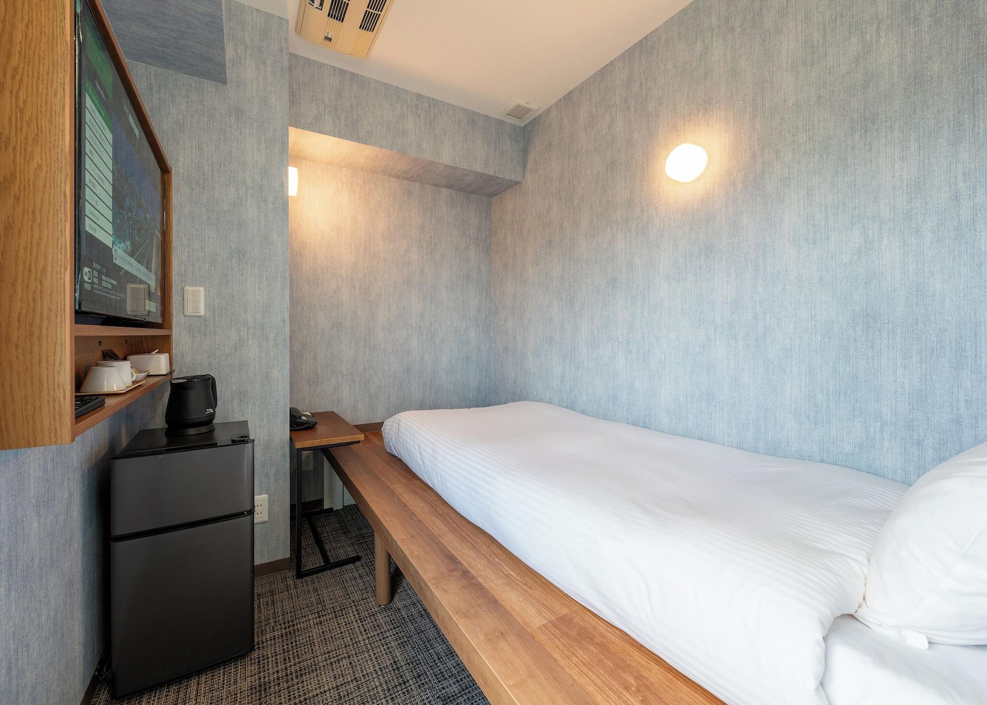 Room, Single, Middle Floor