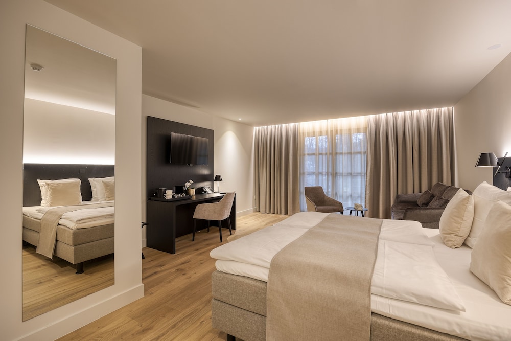 SUPERIOR, QUEEN BED