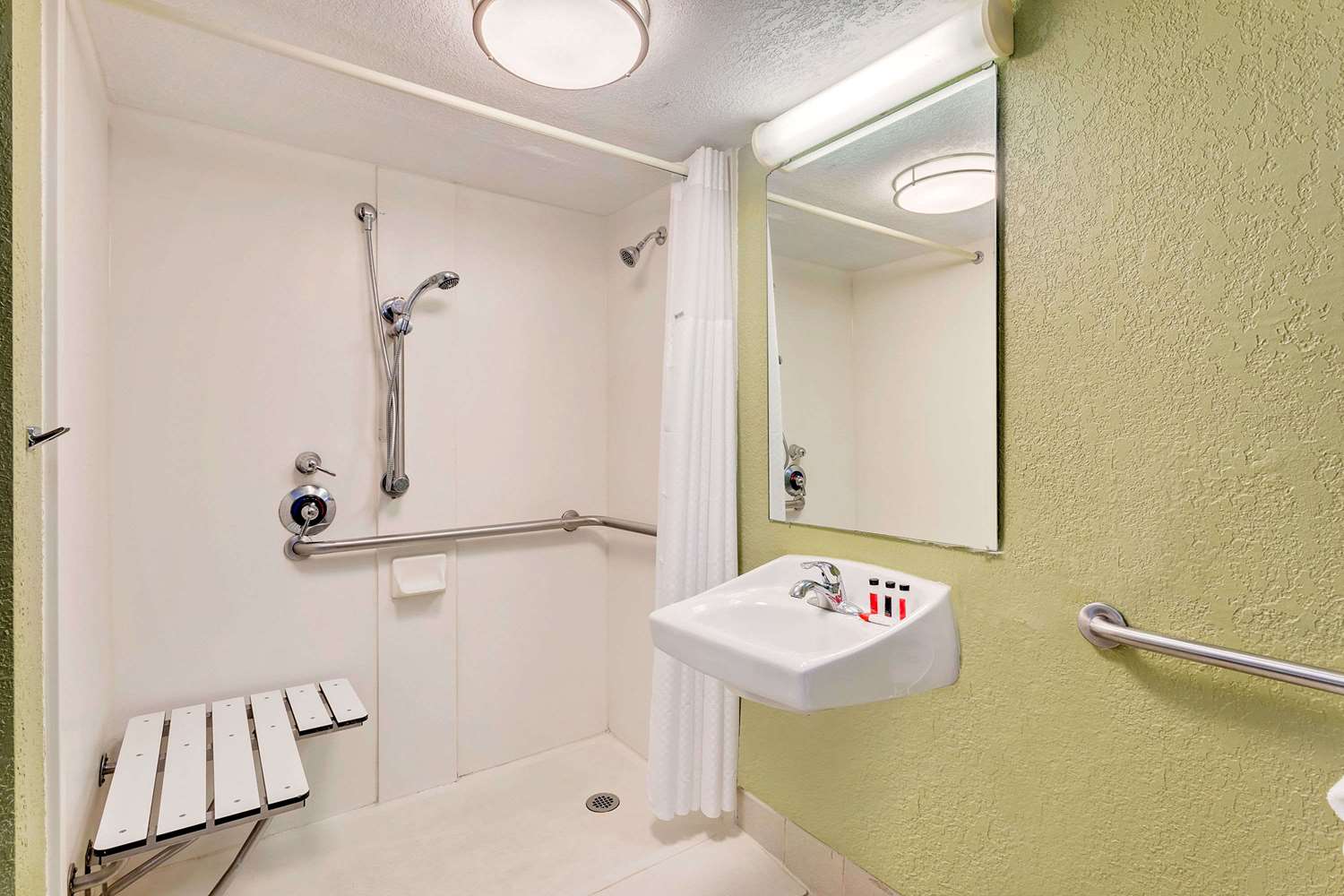 Baymont by Wyndham Jacksonville Orange Park 14/14