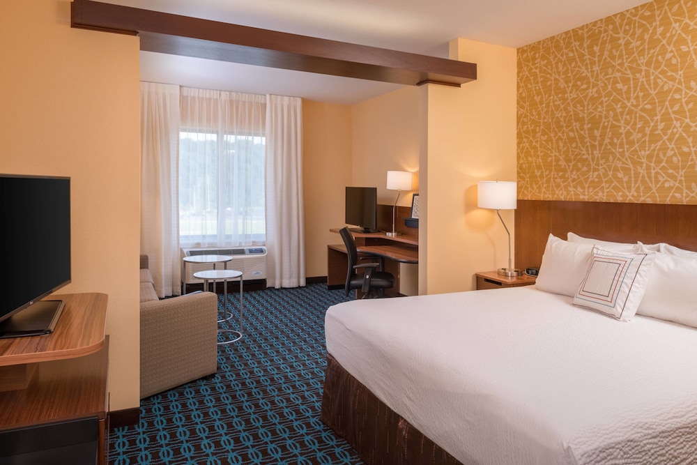 Fairfield Inn And Suites By Marriott Huntington 11/46