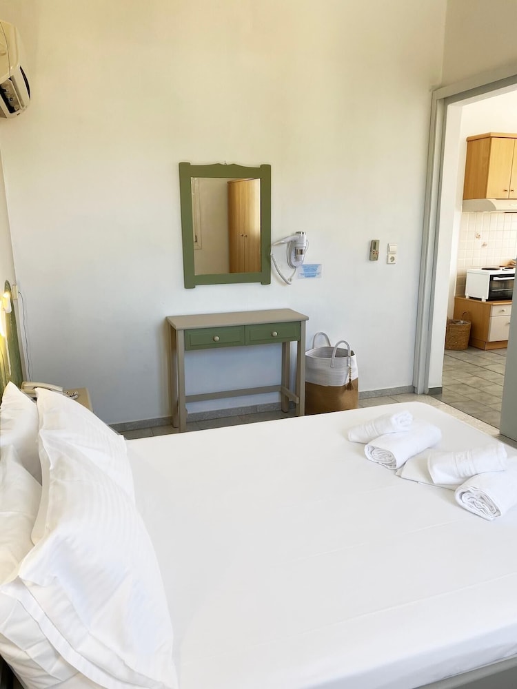 Agnadi Syros Studios & Rooms 12/50
