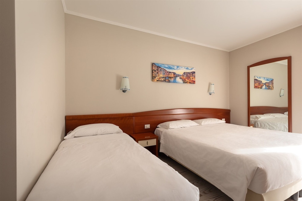 NOVENTA HOTEL 12/54