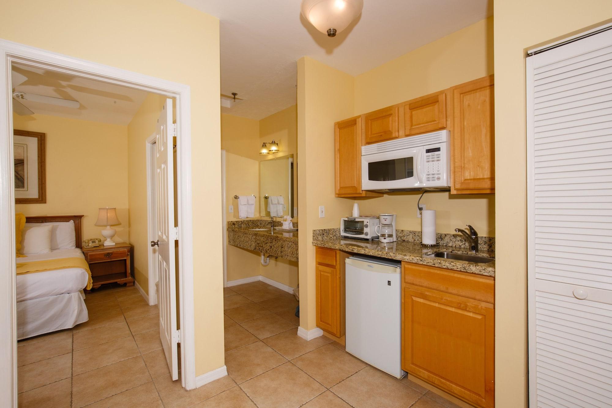 جناح، Naples Garden Inn 4/4