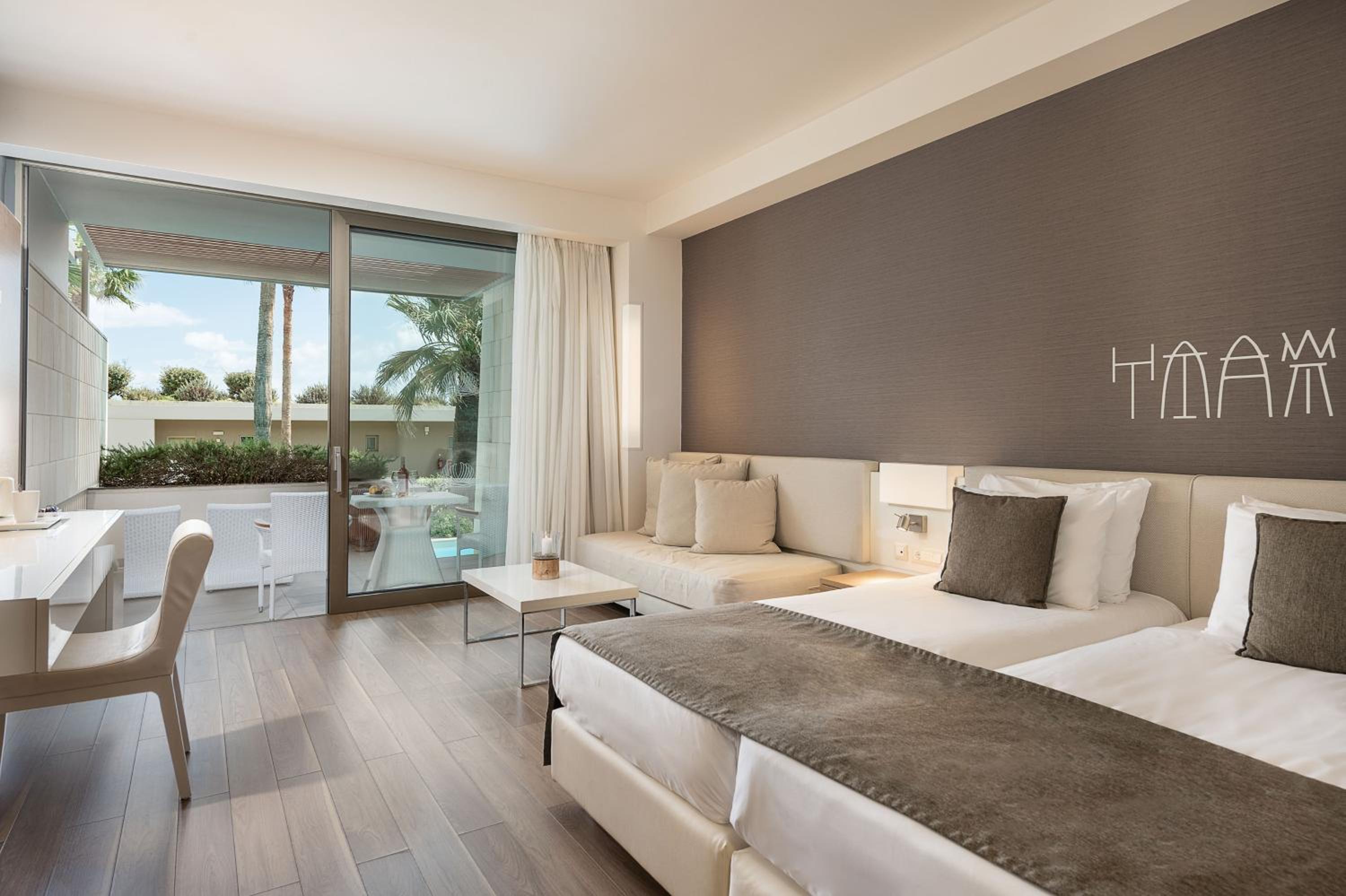 Deluxe, Double or Twin Bed, Shared Pool