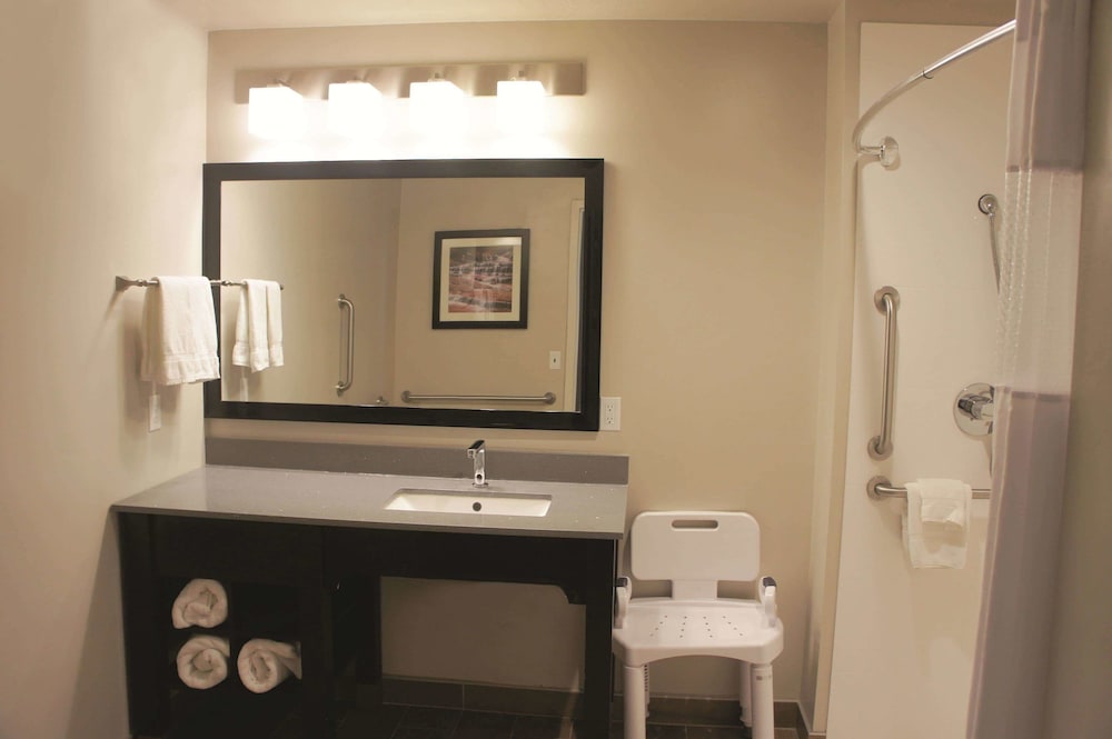 La Quinta Inn & Suites By Wyndham Cedar City 13/25