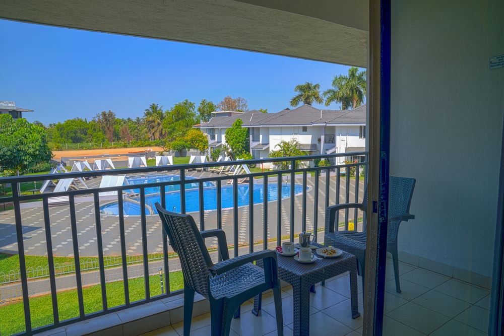 BAYWATCH RESORT 44/50