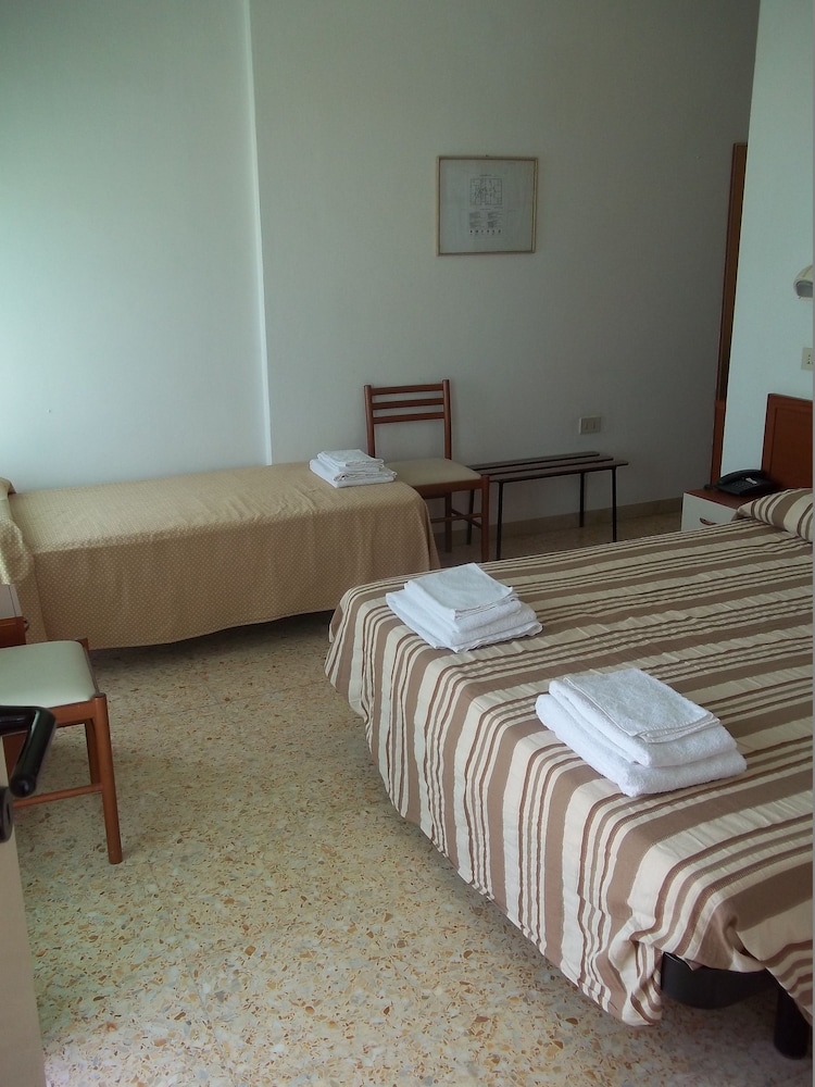 Hotel Italia 12/50