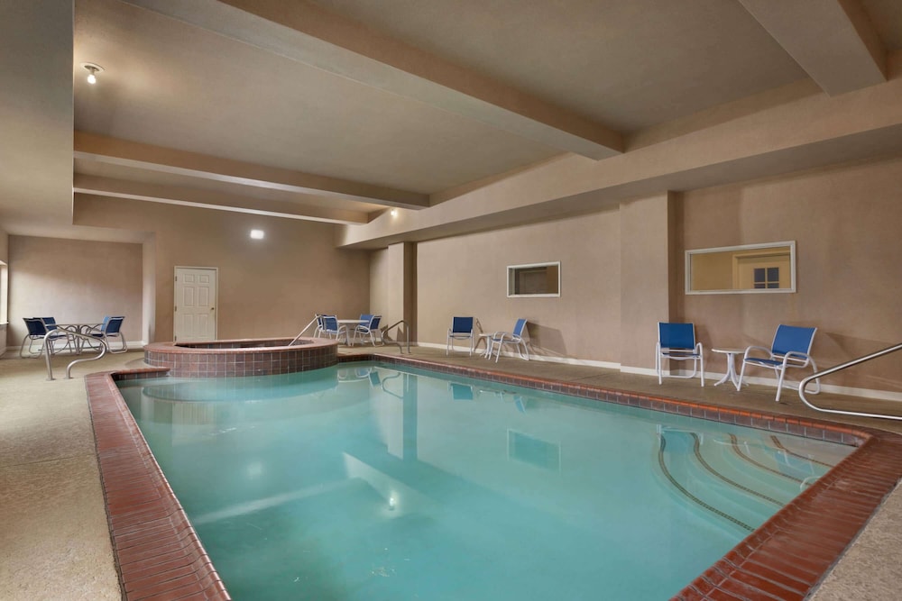 La Quinta Inn & Suites by Wyndham I-20 Longview South 22/43
