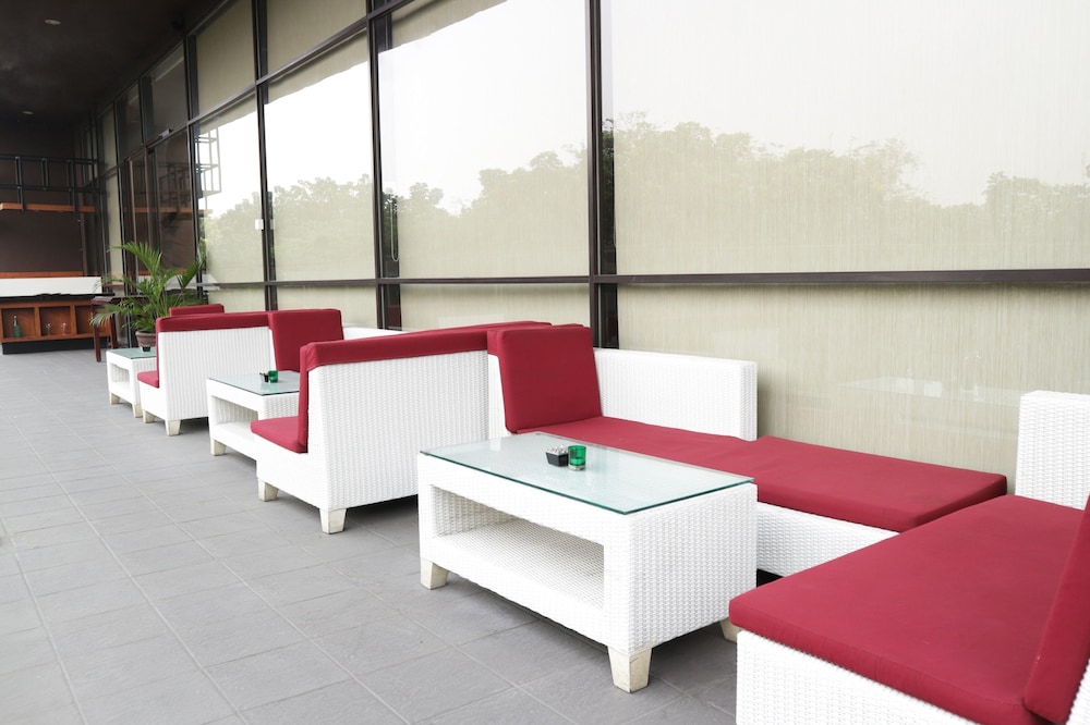 Santika Premiere Bintaro 52/78