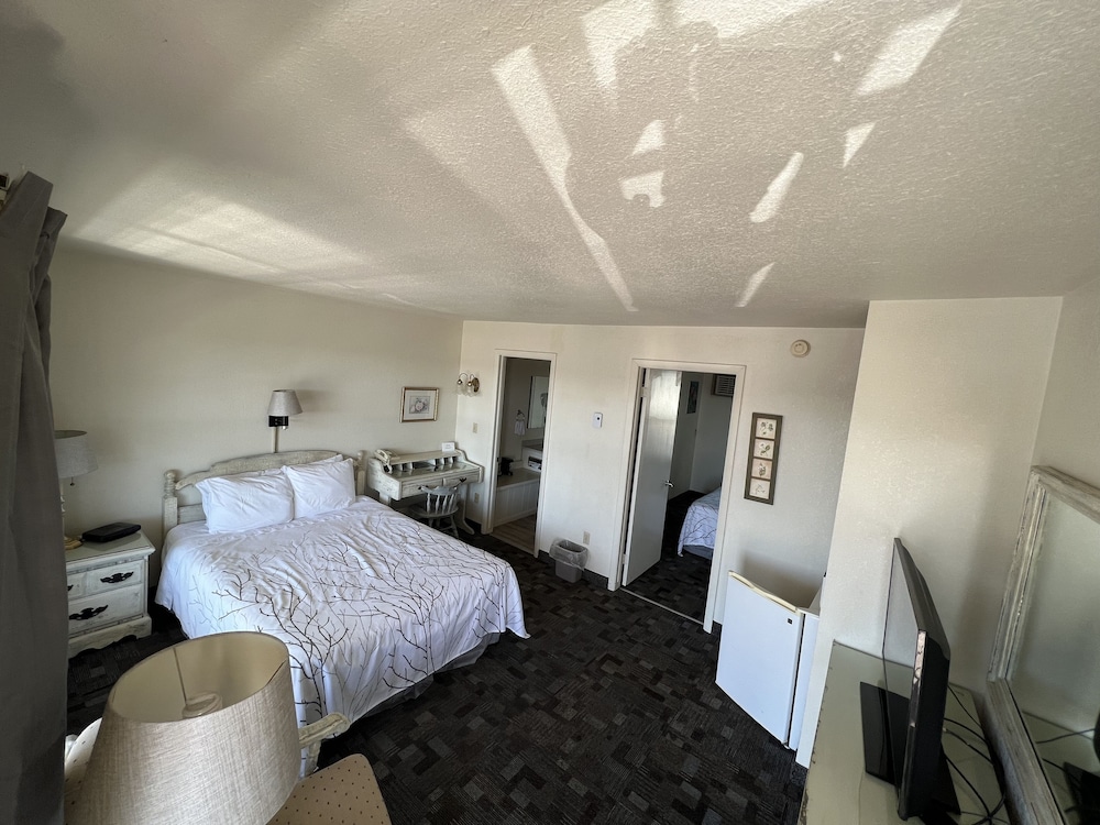 Continental Inn 12/48