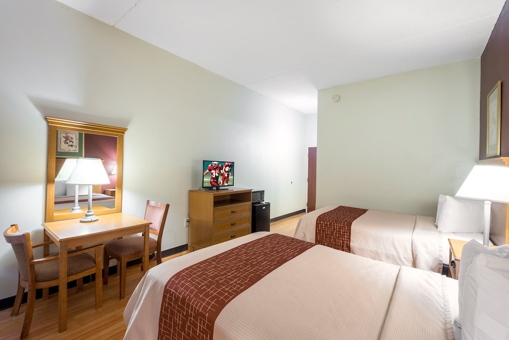 Red Roof Inn Hendersonville 14/32